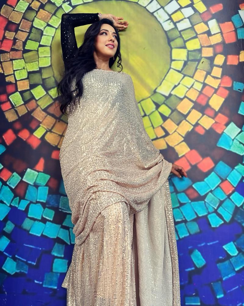 rupali-ganguly-cute-saree-photos